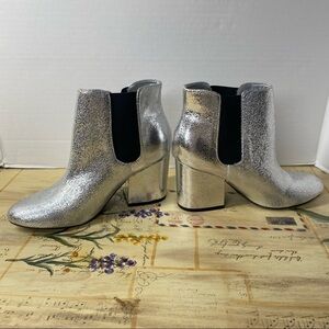 Vintage MIA Women's Zelma Silver Crackle Ankle Boots Size 6 1/2